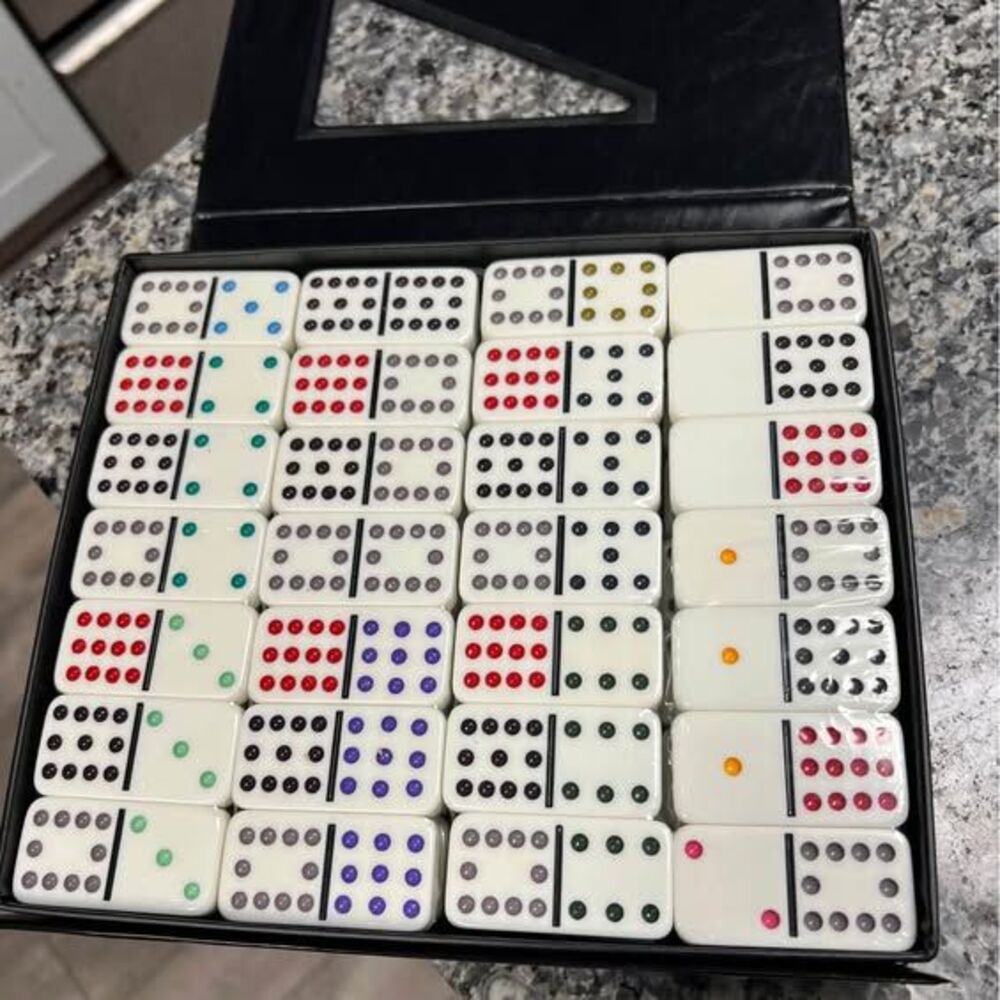 Dominos - Picture 3 of 3